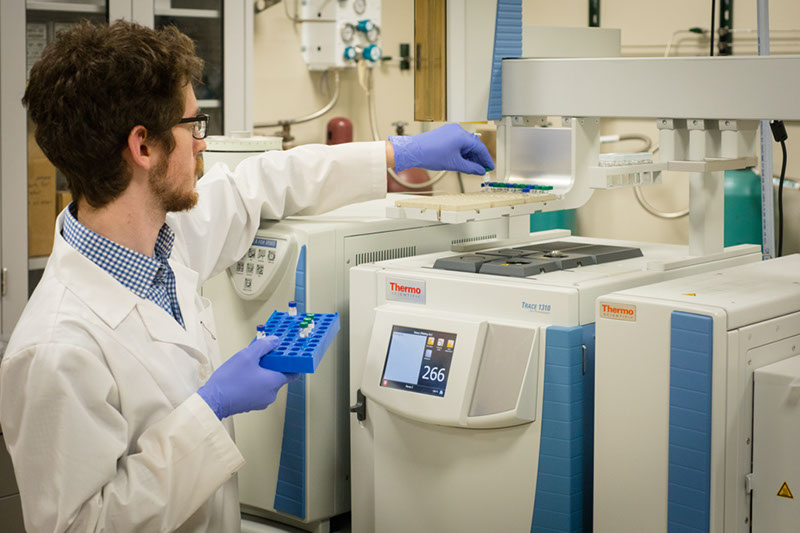 11IRMS_SampleLoading_Copyright_DLevere_UB